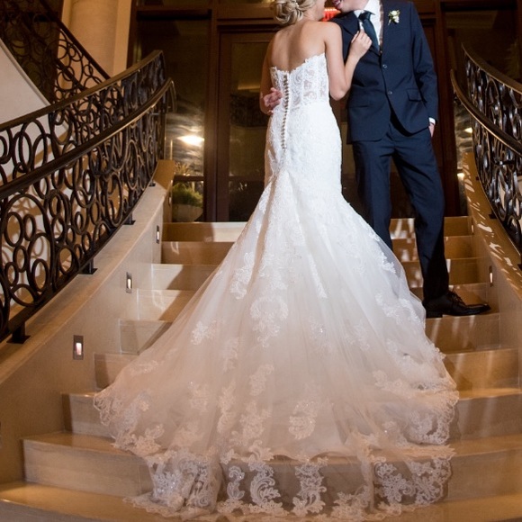 Wedding dress - Picture 3 of 8